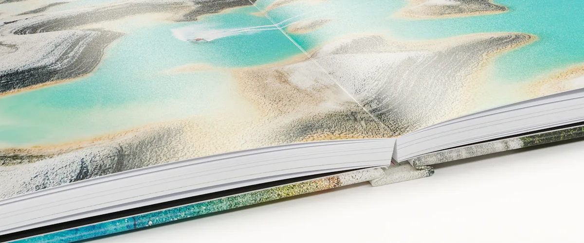 PDP | Bildband | Image Slider Section | Fotopapiere | Slide #2 Close-up of photo paper silk matt