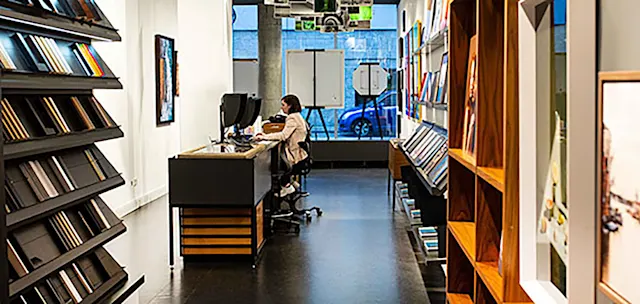 LP | Stores Overview | Product CDP Grid Section | Stores | Düsseldorf | Image #1