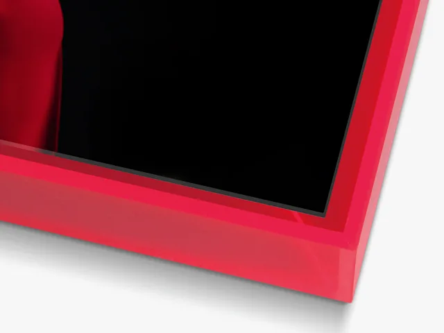 PDP | Print With Pop Art Frame | Product Selector Section | Media #2 Close up of a corner of the red Pop Art Frame.